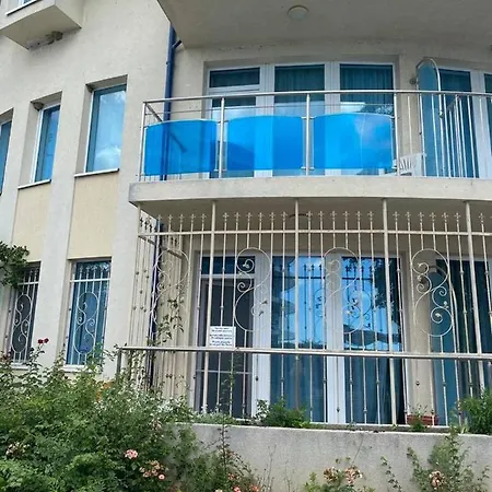 Sirius House Апартамент *