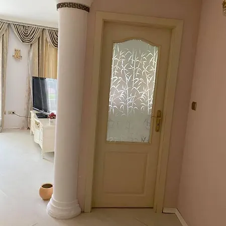 Sirius House * 圣君士坦丁和海伦那