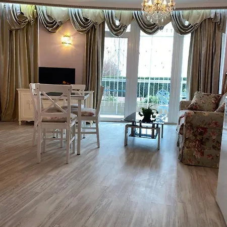 Sirius House شقة