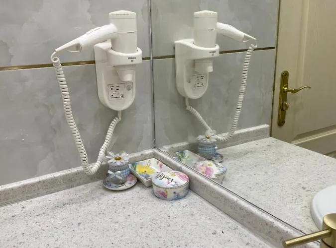 Sirius House * Aziz Konstantin ve Elena