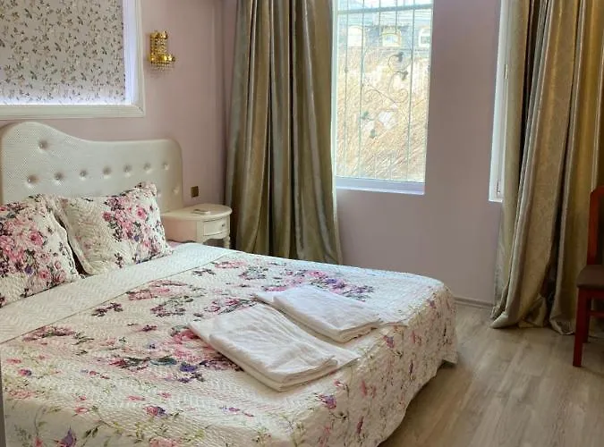 Sirius House * Saints Constantine and Helena