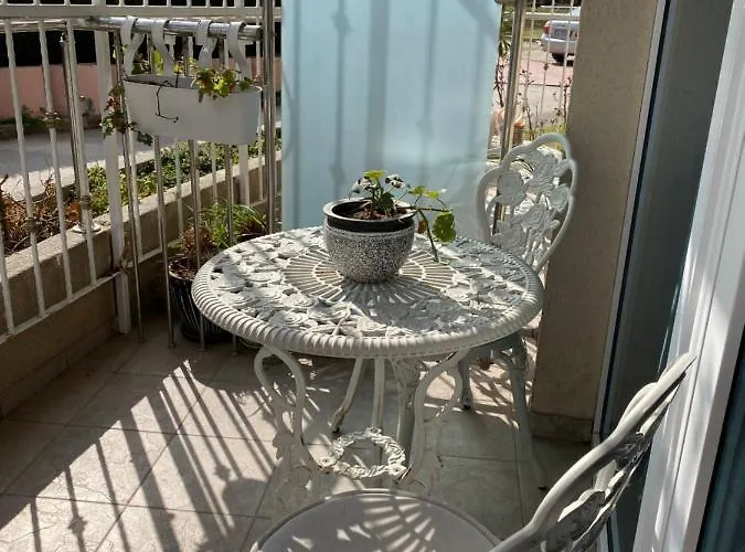 Sirius House Aziz Konstantin ve Elena