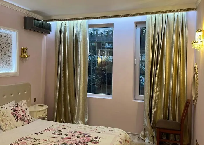 Sirius House * Aziz Konstantin ve Elena